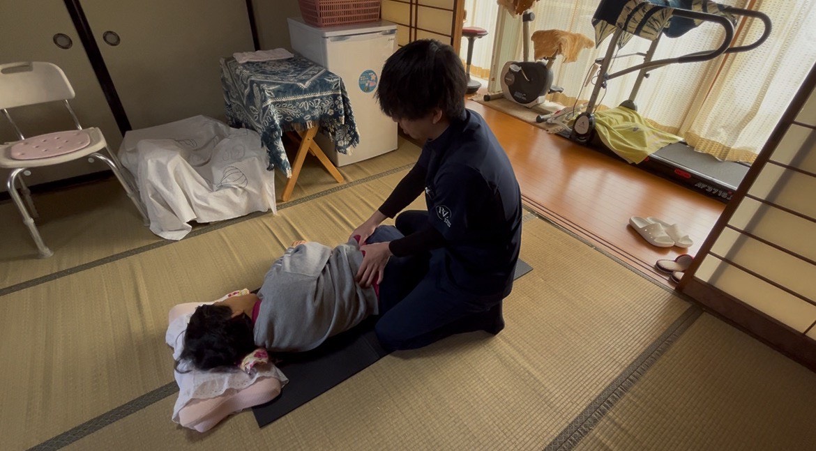 ご自宅での施術の様子